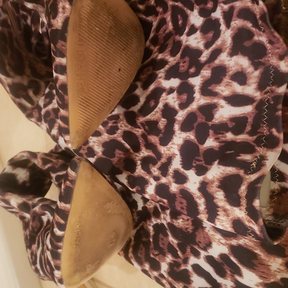 Lilian Gisele-7B Leopard Boots - Picture 2 of 2